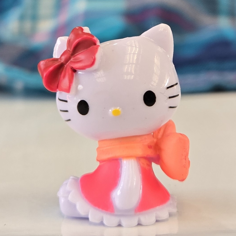 🍒🍒 Hello Kitty Figurine with Red Bow and Scarf